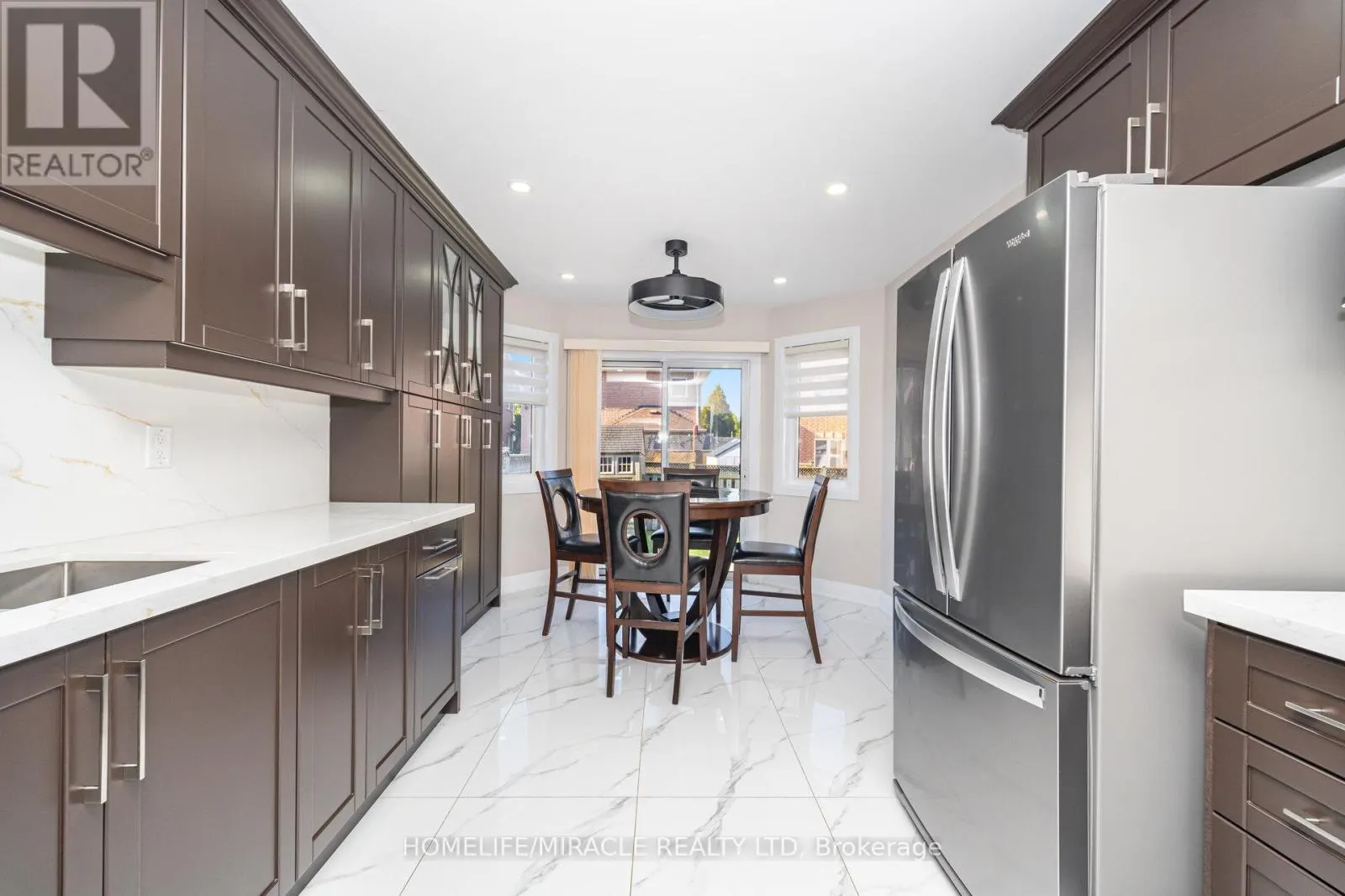 8 TWIN PINES CRESCENT