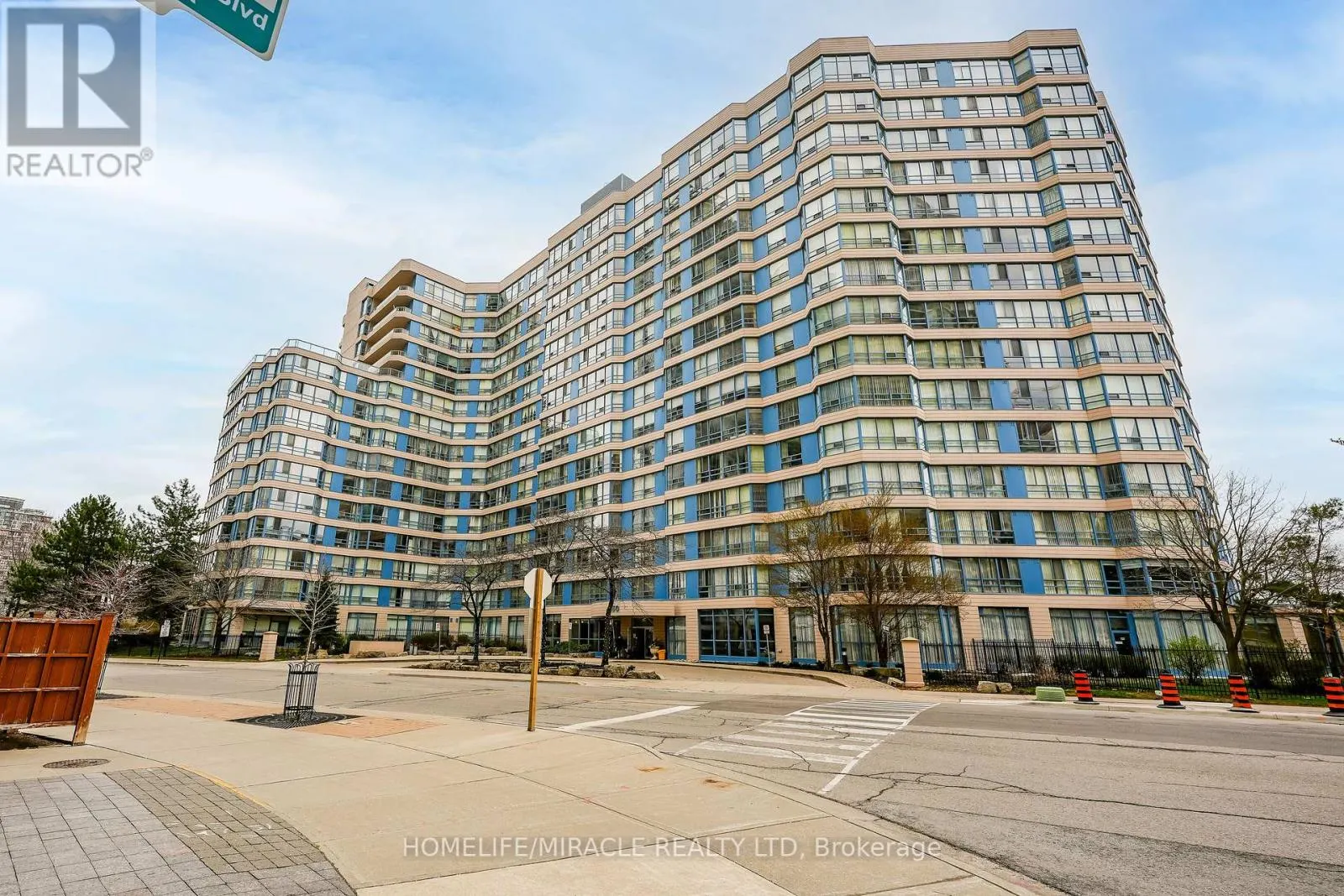 318 - 250 WEBB DRIVE