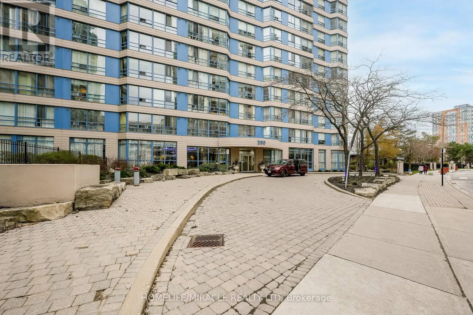 318 - 250 WEBB DRIVE