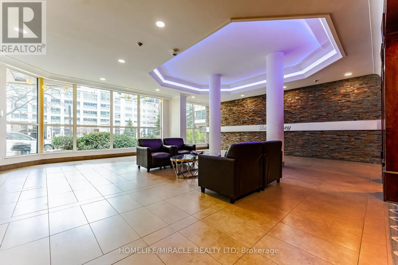 318 - 250 WEBB DRIVE