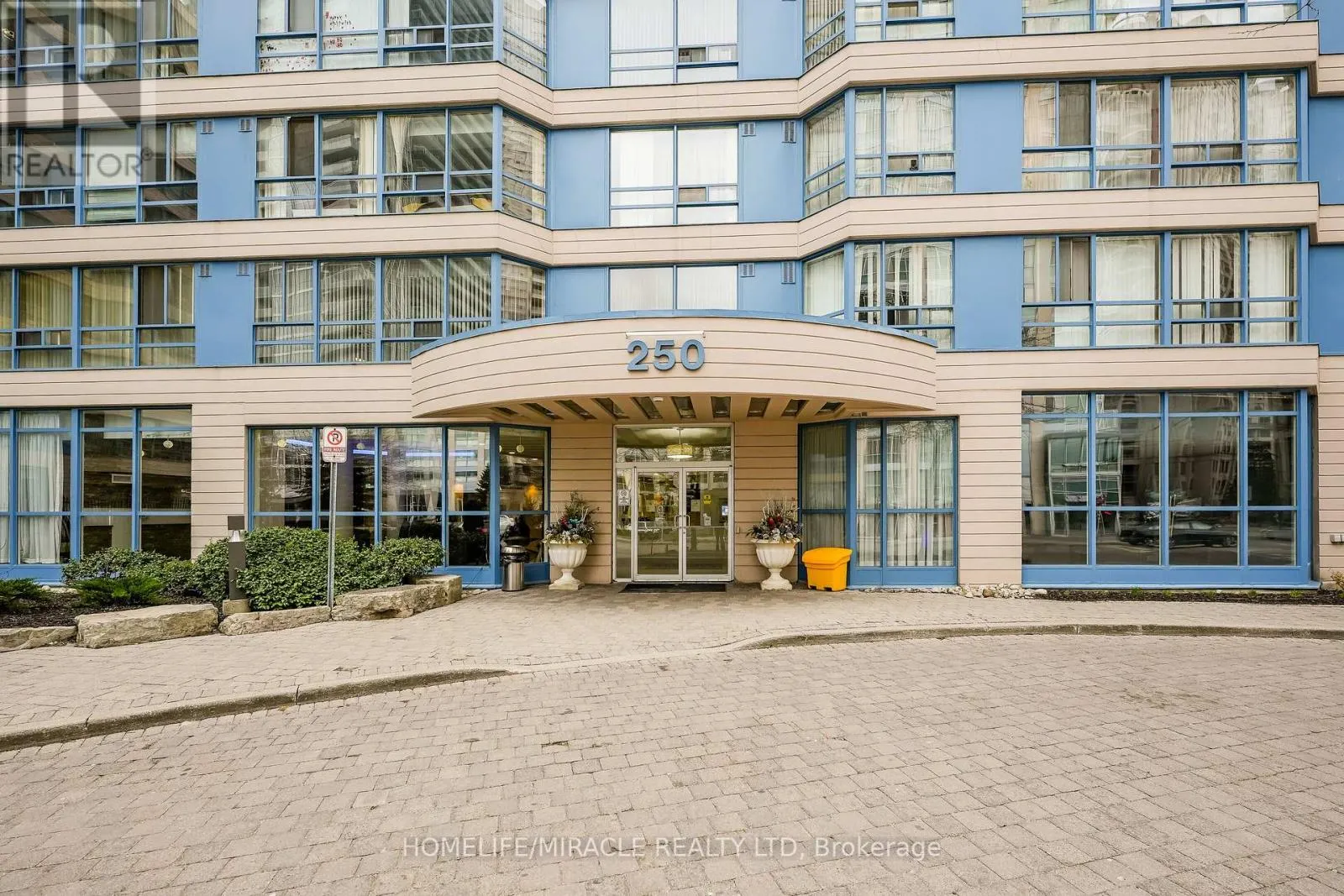 318 - 250 WEBB DRIVE