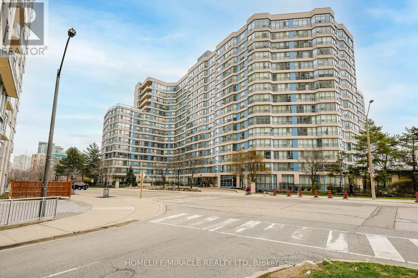 318 - 250 WEBB DRIVE