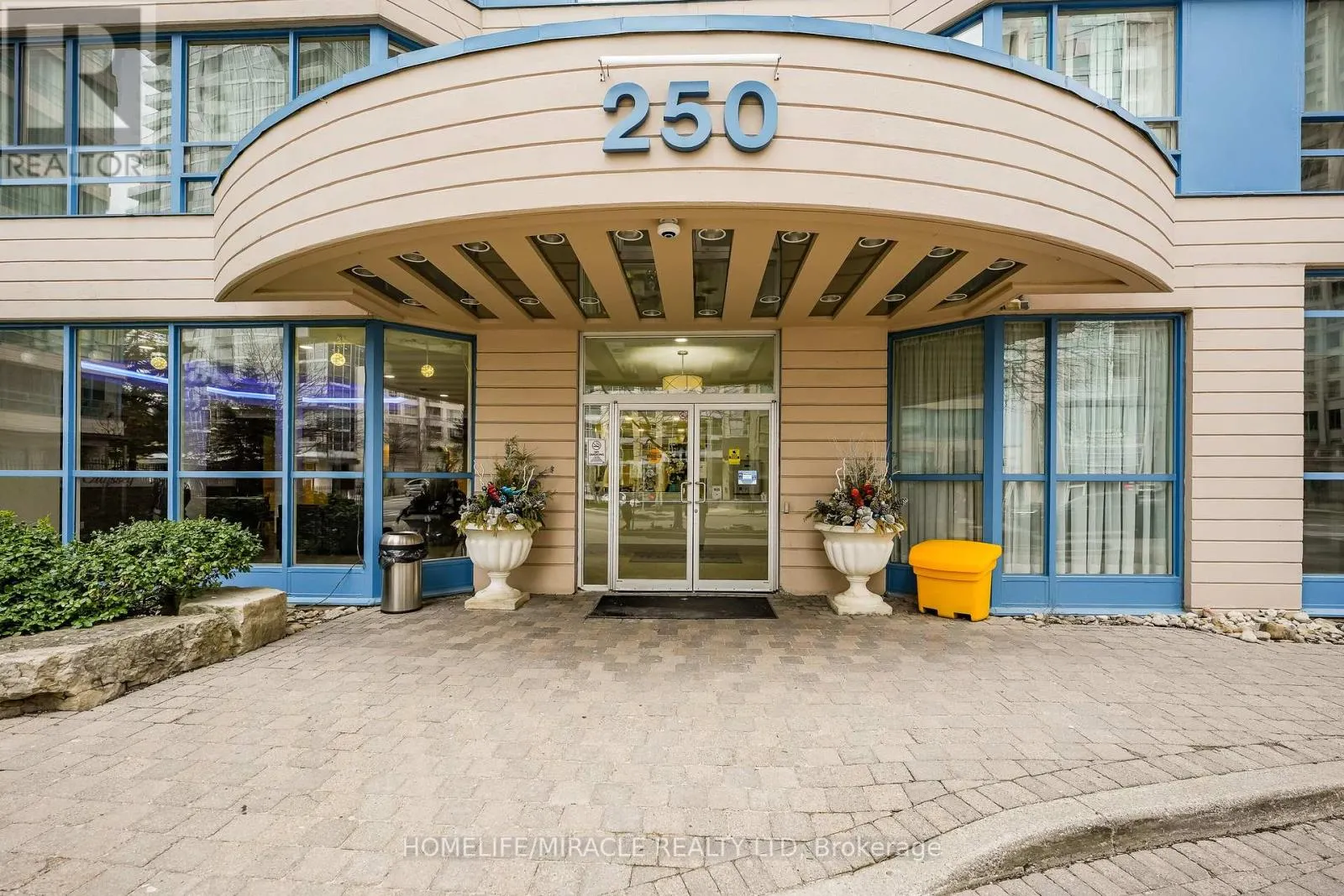 318 - 250 WEBB DRIVE