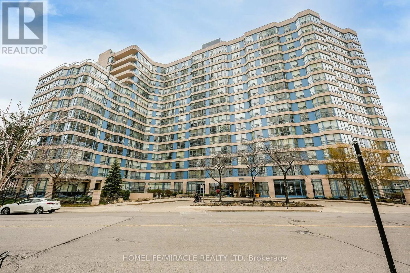 318 - 250 WEBB DRIVE