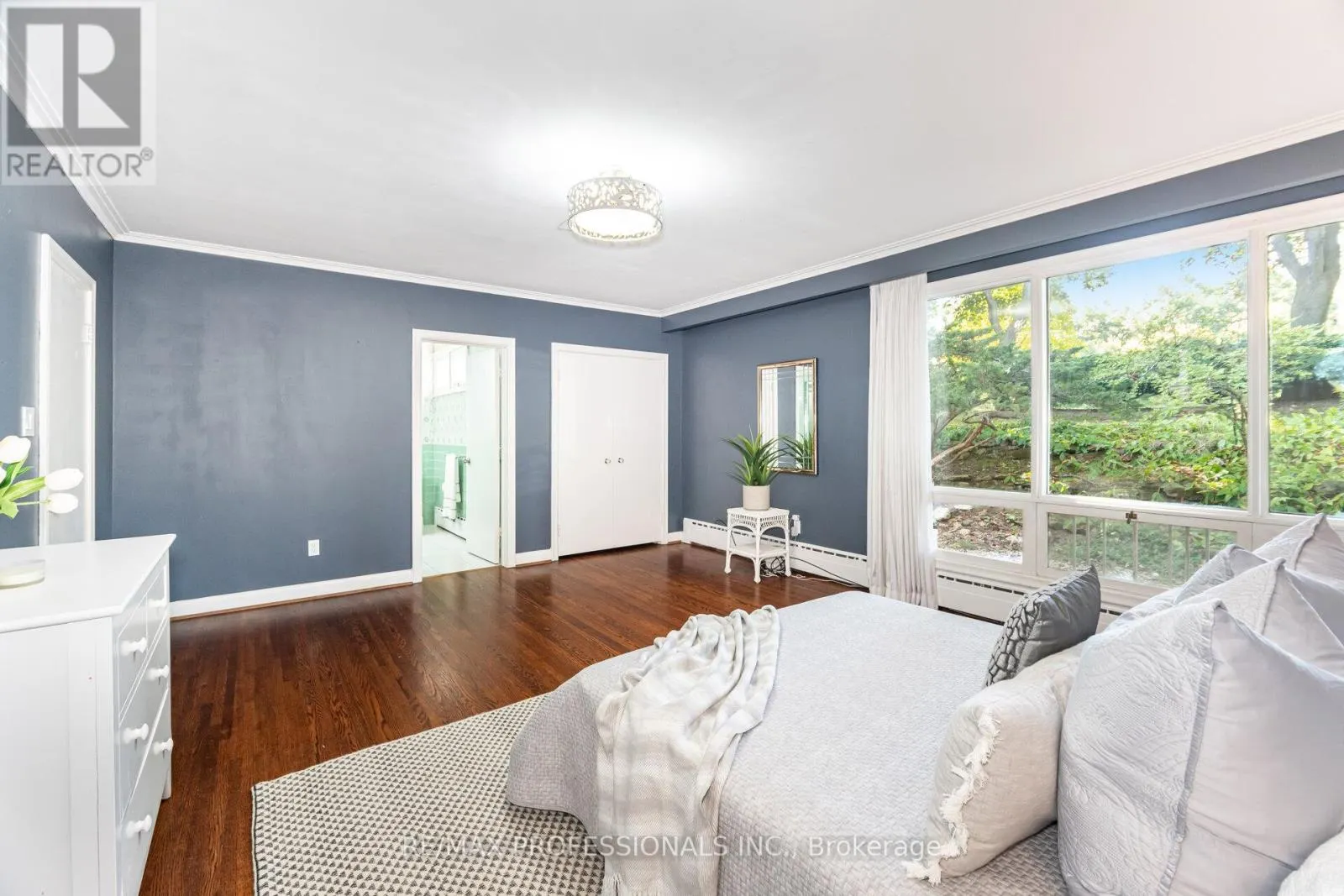 32 EDENBROOK HILL