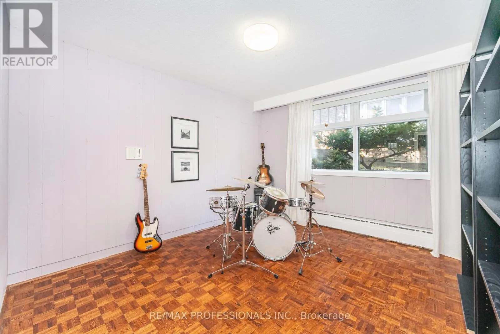 32 EDENBROOK HILL