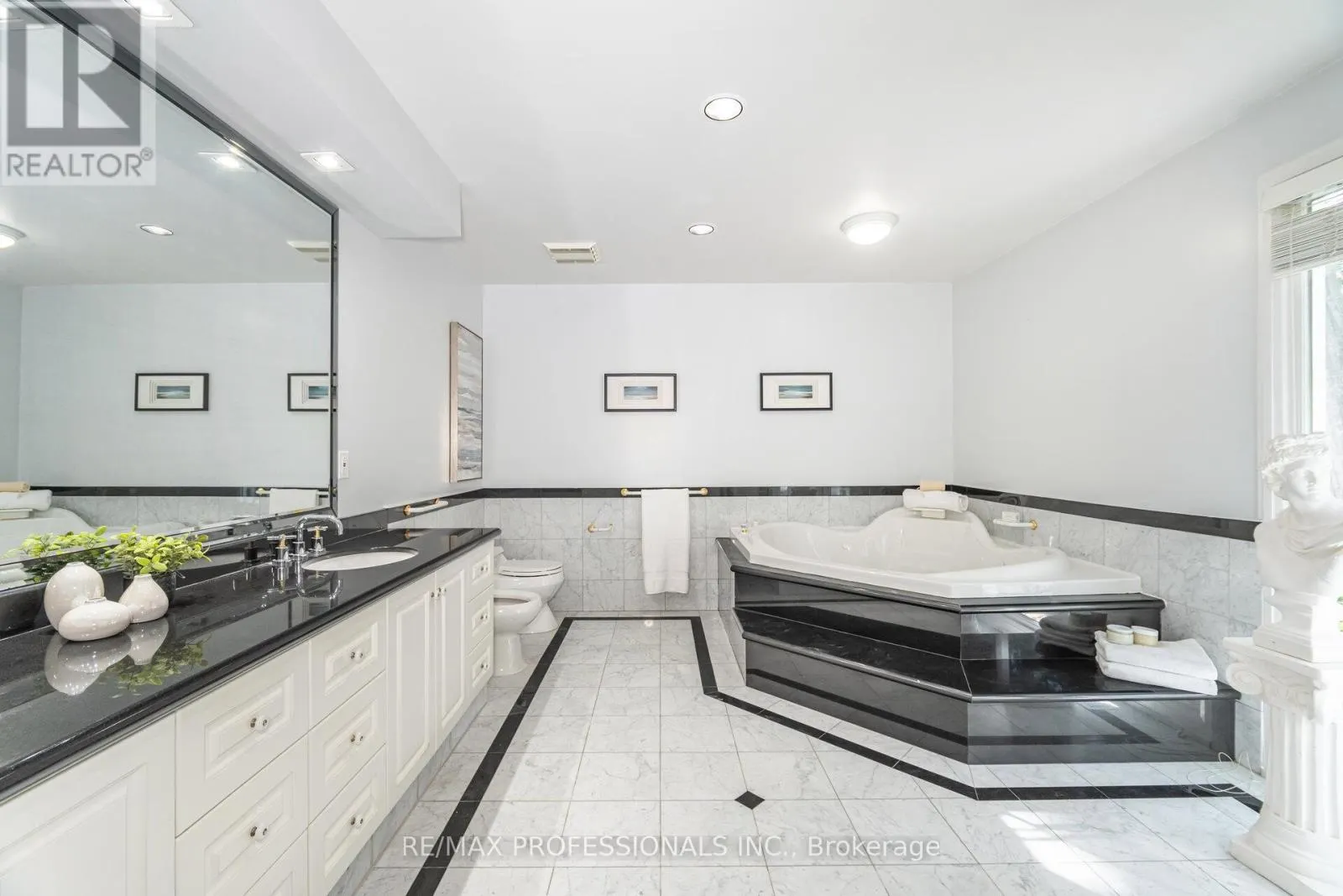 32 EDENBROOK HILL