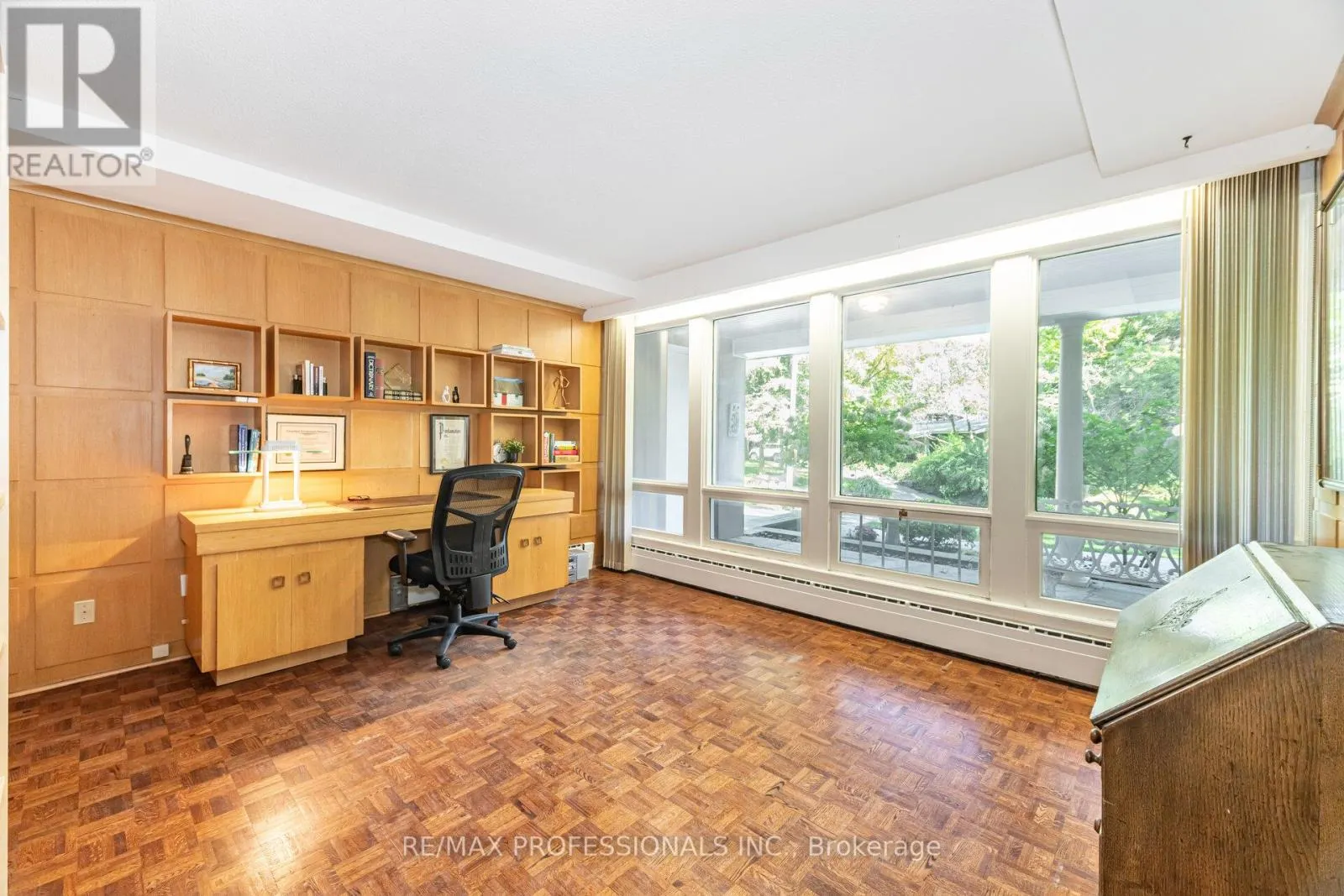 32 EDENBROOK HILL