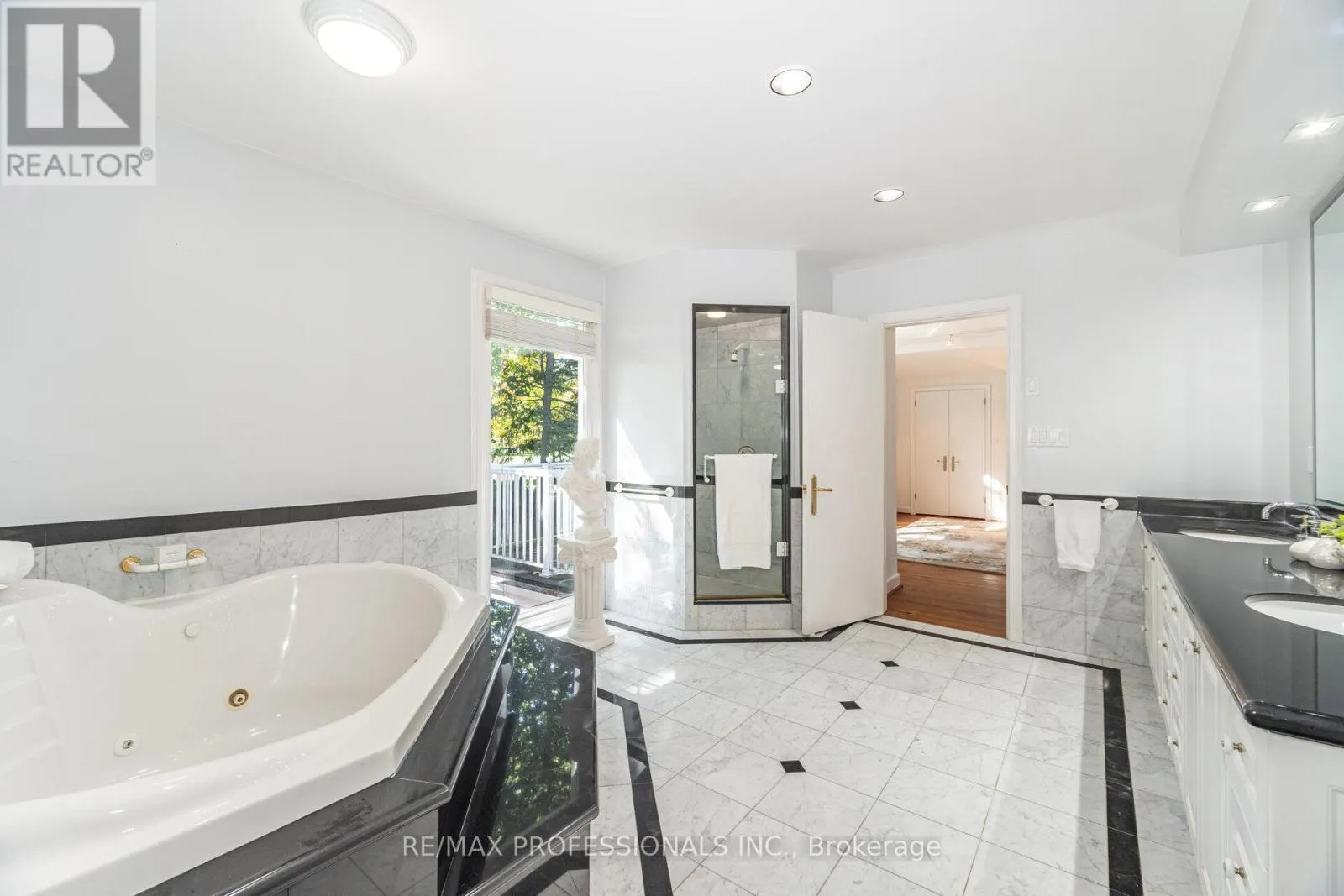 32 EDENBROOK HILL