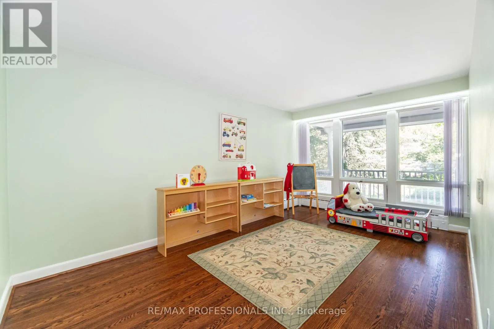 32 EDENBROOK HILL