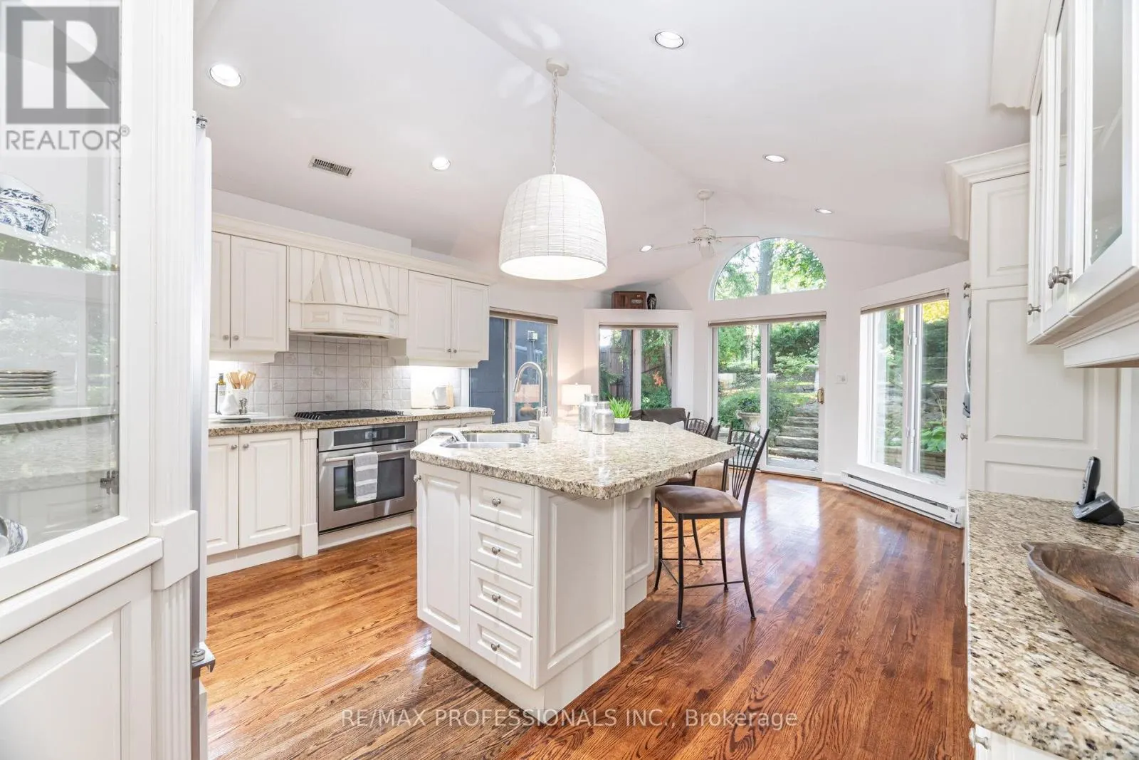 32 EDENBROOK HILL