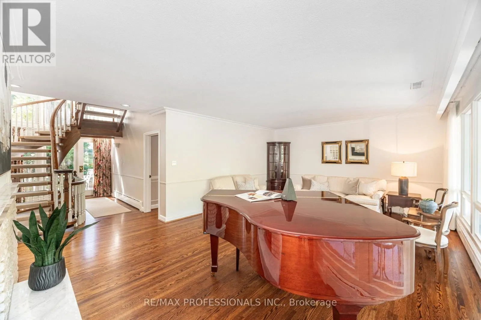 32 EDENBROOK HILL