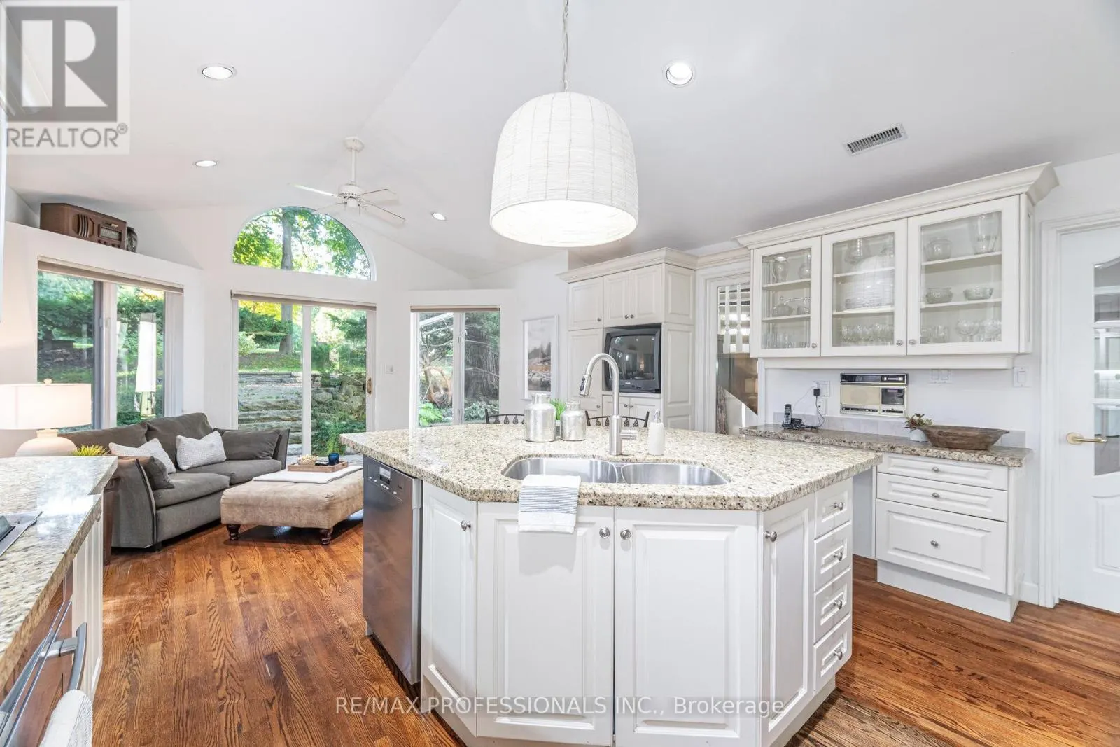 32 EDENBROOK HILL