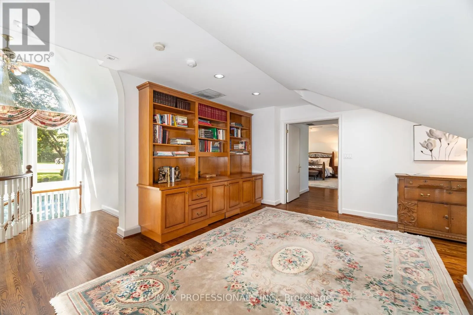 32 EDENBROOK HILL