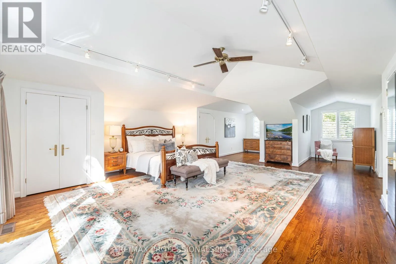 32 EDENBROOK HILL