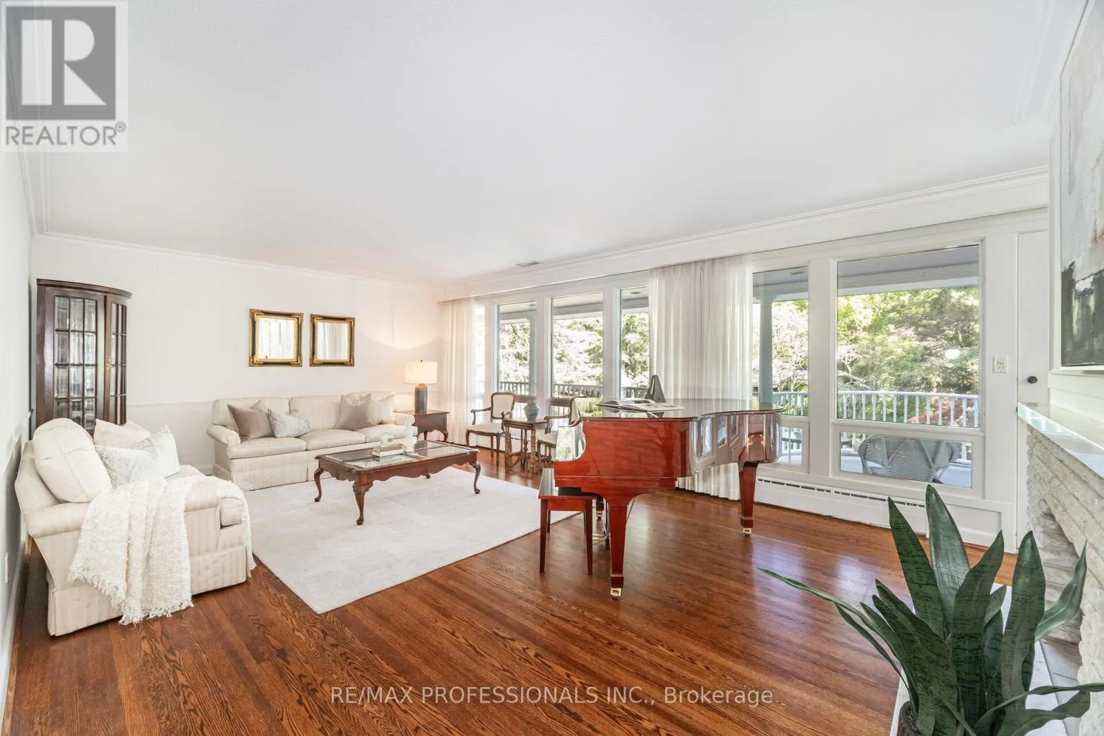 32 EDENBROOK HILL