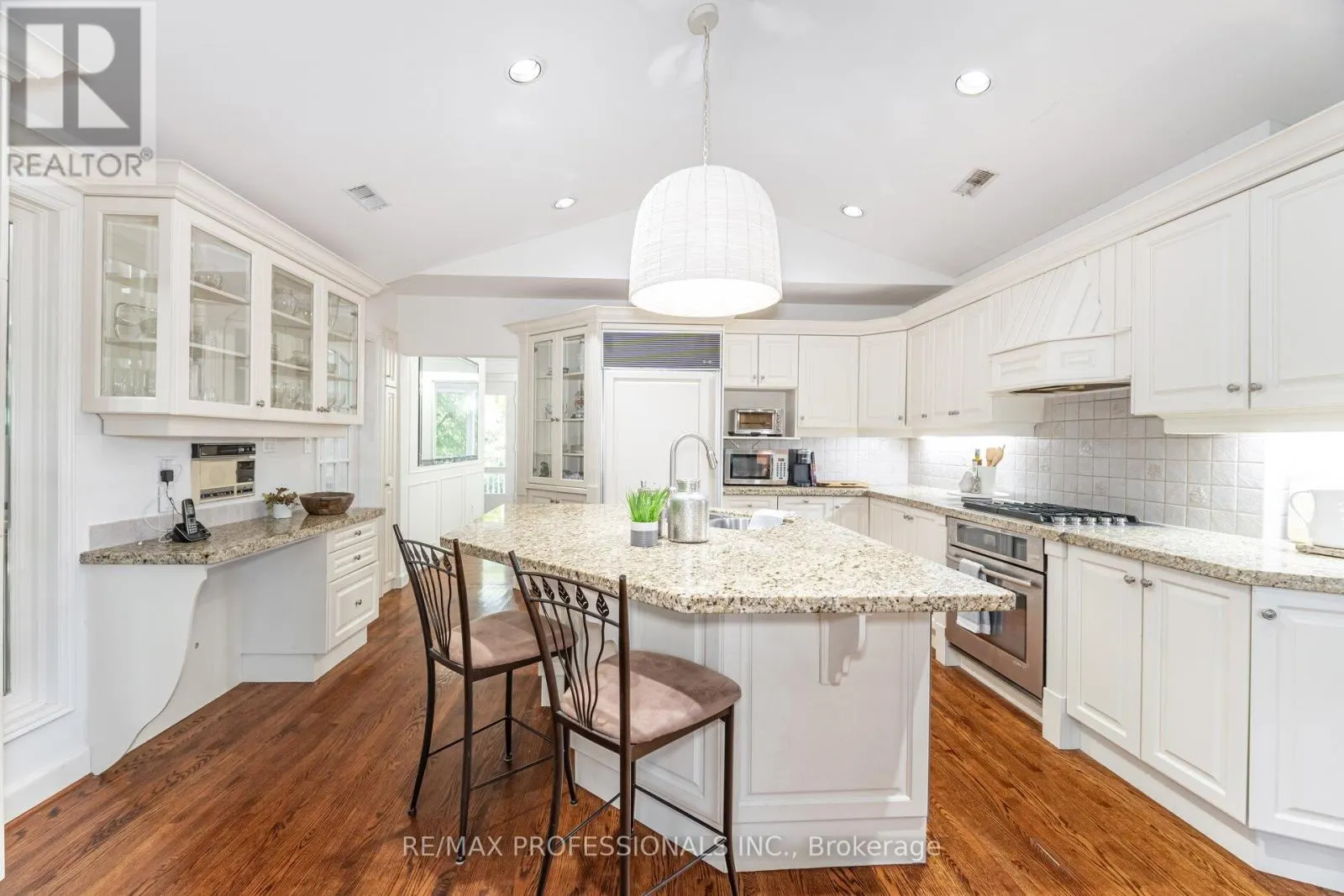 32 EDENBROOK HILL