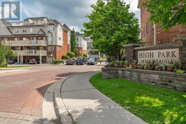 4 - 700 NEIGHBOURHOOD CIRCLE