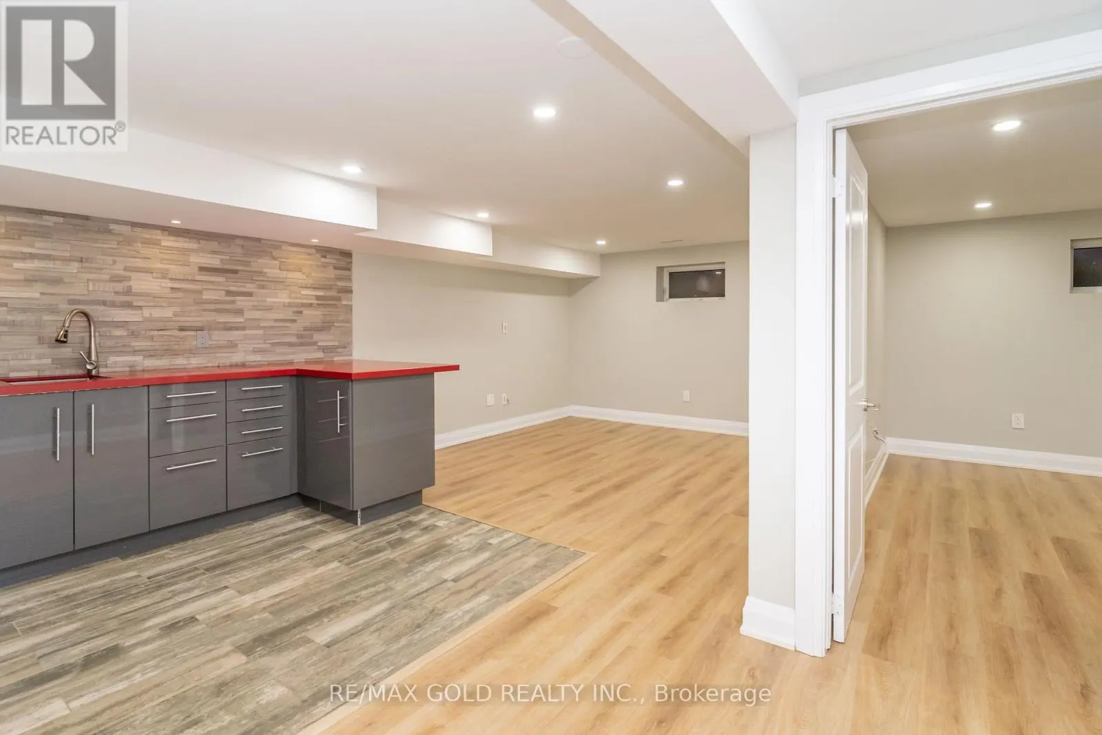 39 ASCOT AVENUE