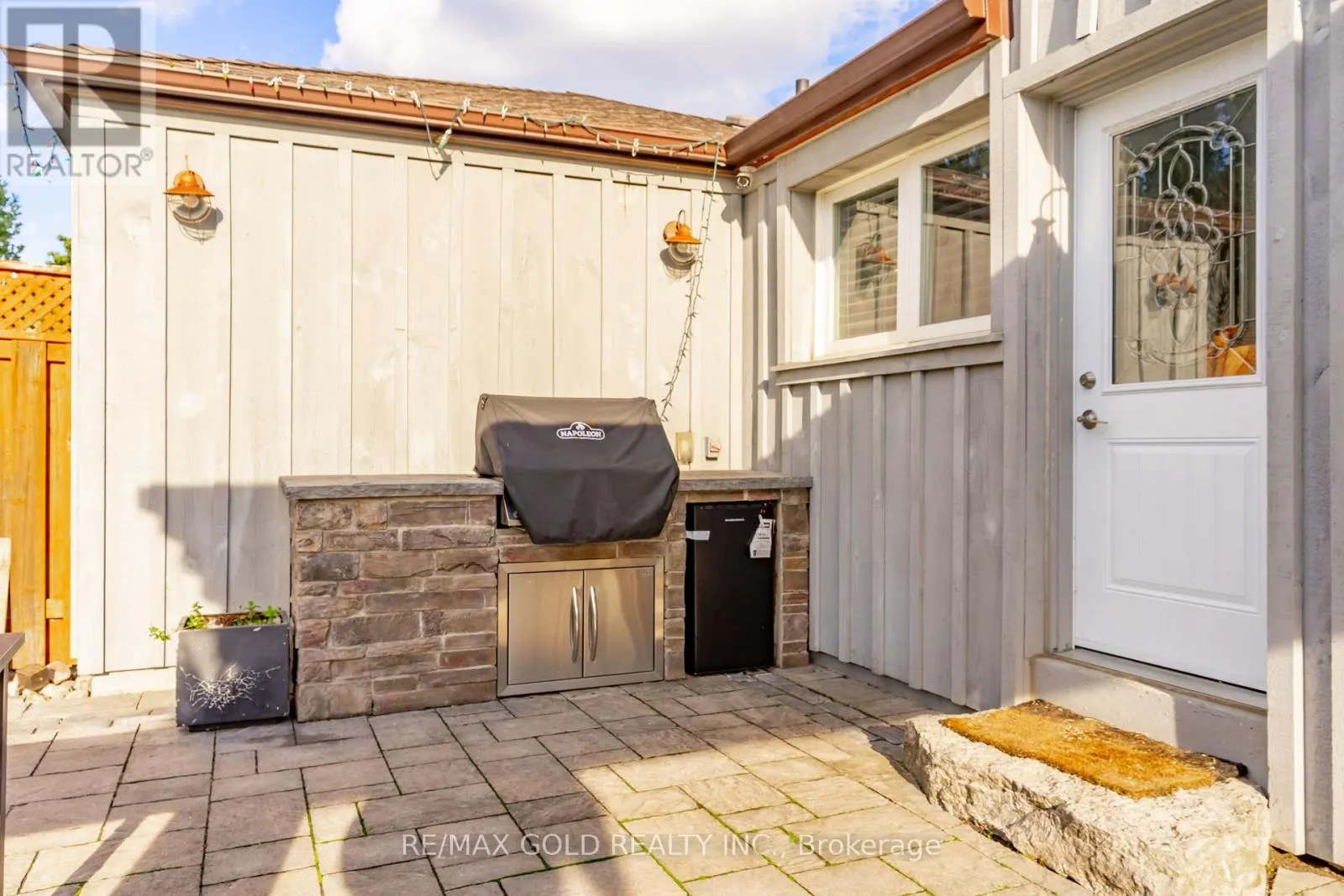 39 ASCOT AVENUE