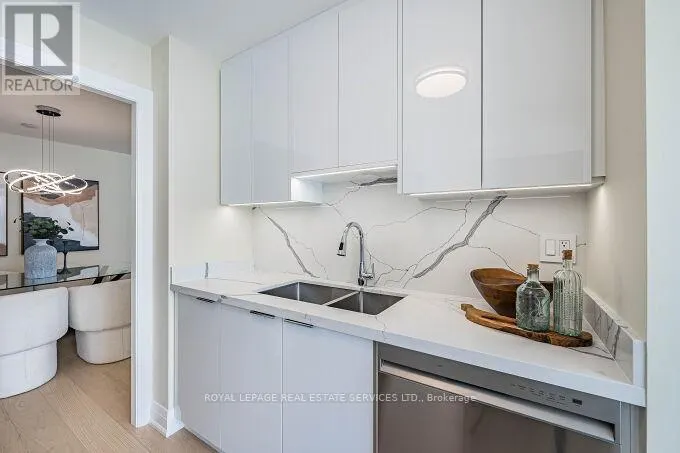 301 - 1 ABERFOYLE CRESCENT