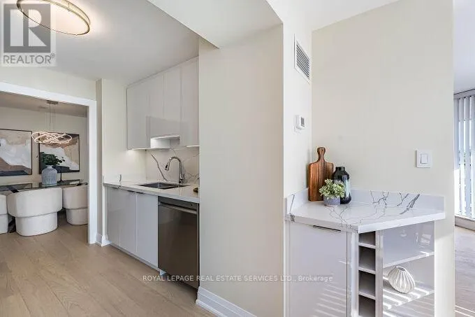 301 - 1 ABERFOYLE CRESCENT
