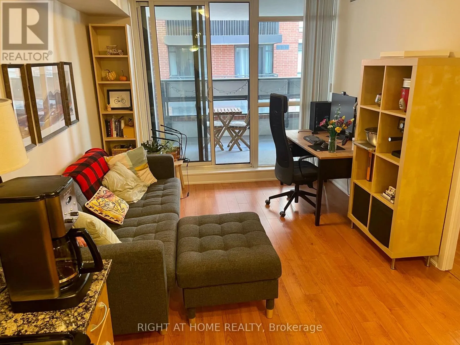 305 - 800 LAWRENCE AVENUE W