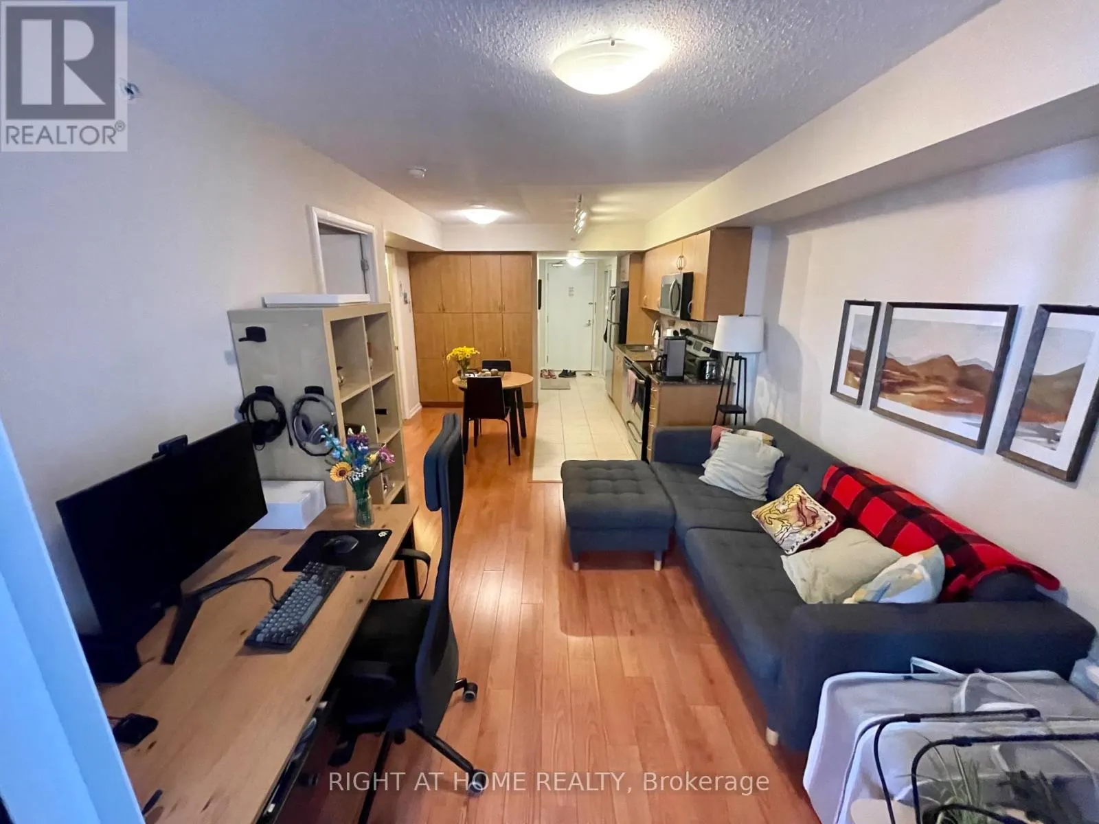 305 - 800 LAWRENCE AVENUE W