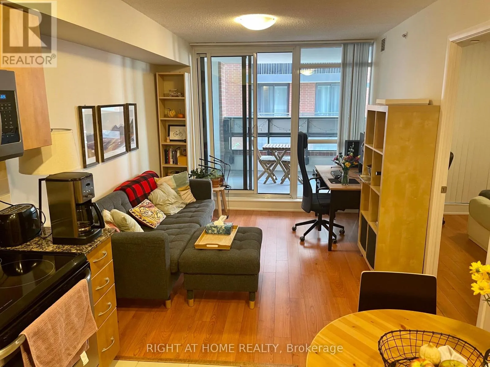 305 - 800 LAWRENCE AVENUE W