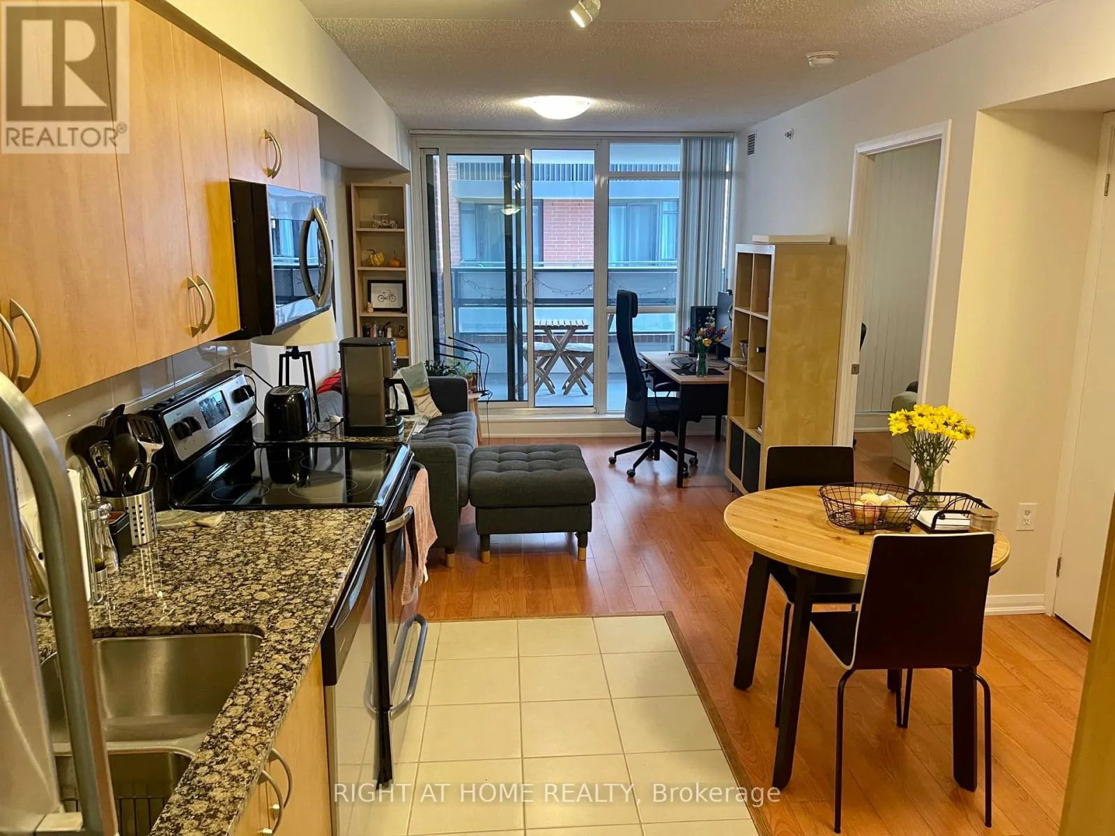 305 - 800 LAWRENCE AVENUE W
