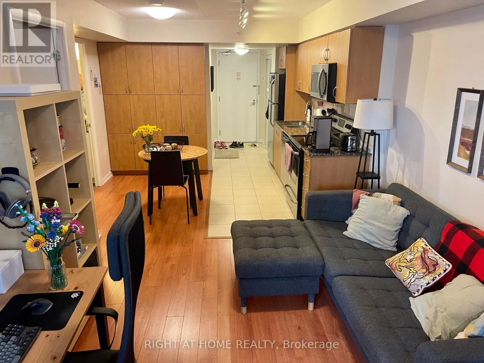 305 - 800 LAWRENCE AVENUE W