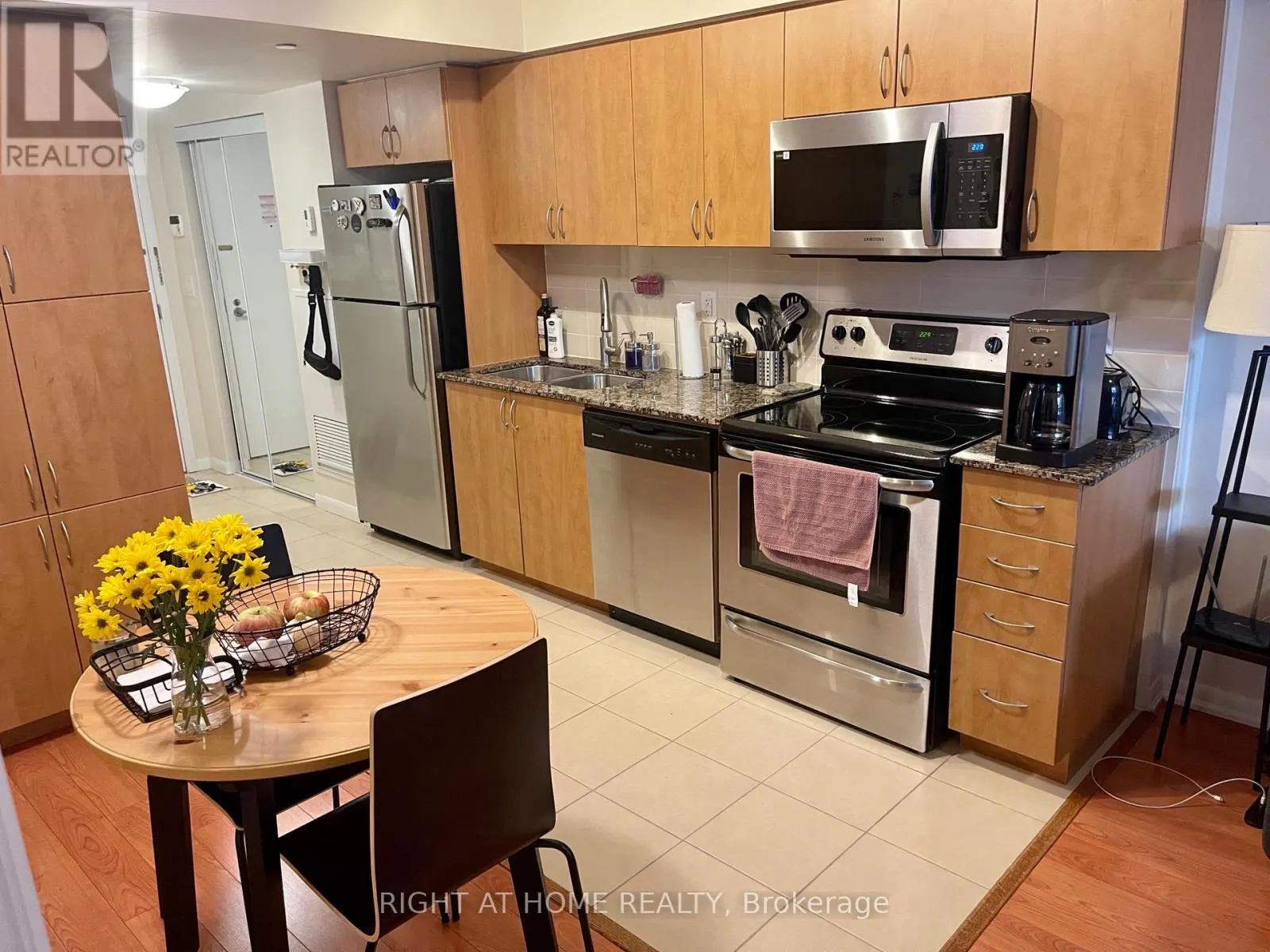 305 - 800 LAWRENCE AVENUE W