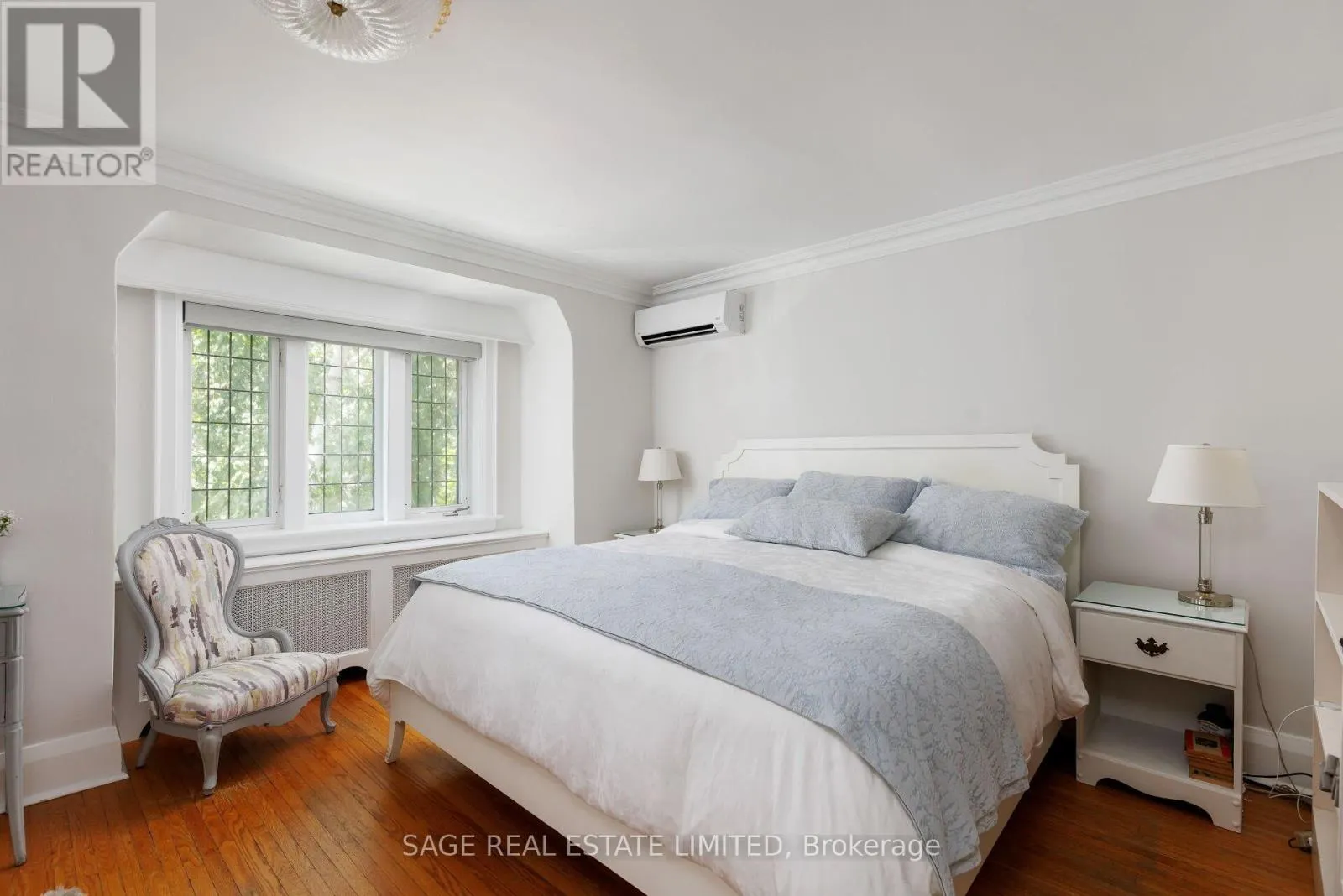 35 GRENVIEW BOULEVARD N