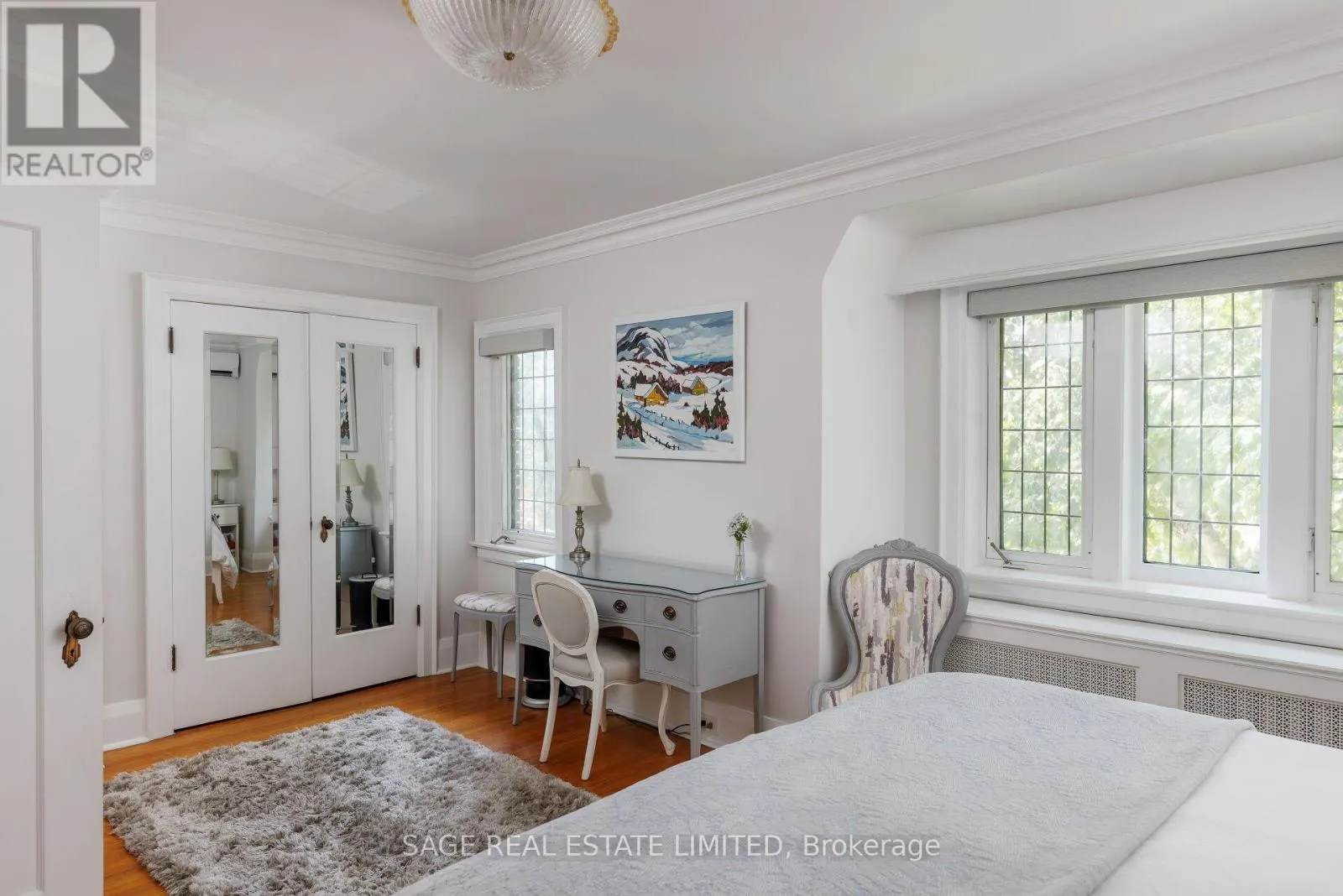 35 GRENVIEW BOULEVARD N