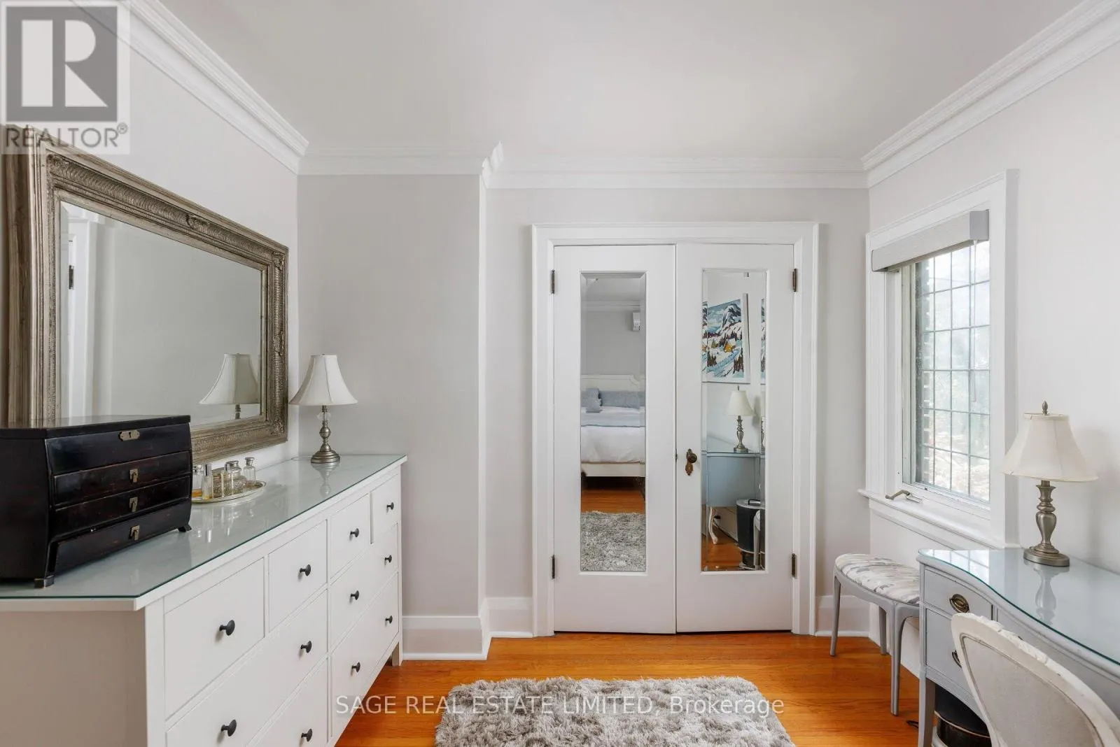 35 GRENVIEW BOULEVARD N
