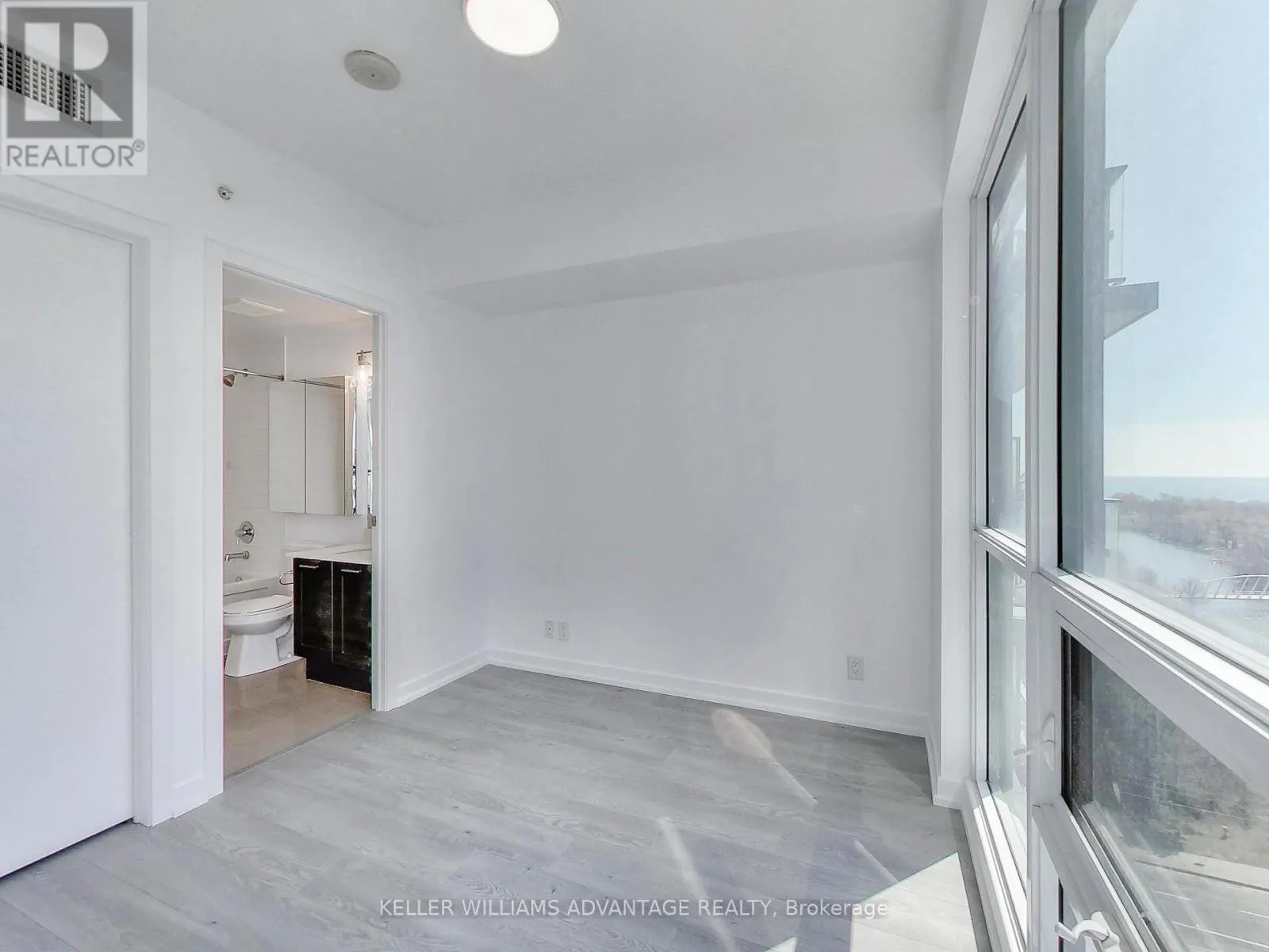 1104 - 2200 LAKE SHORE BOULEVARD W