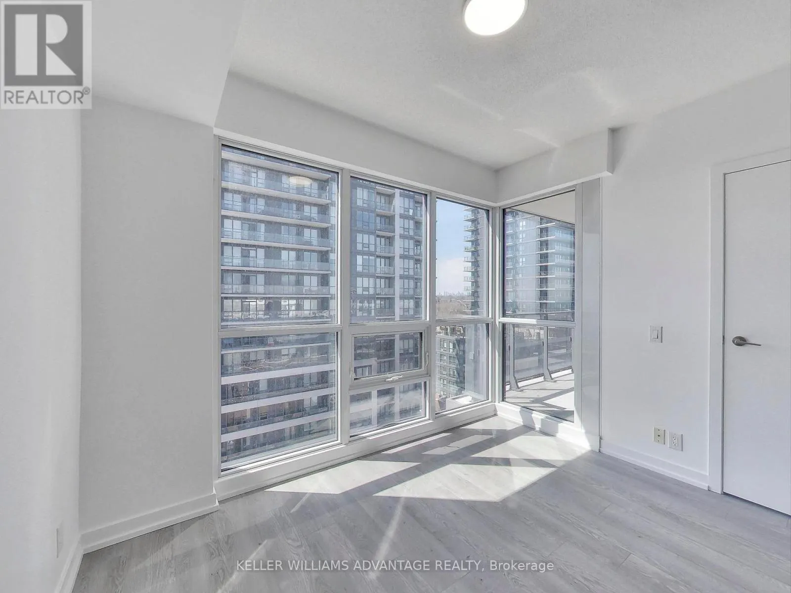 1104 - 2200 LAKE SHORE BOULEVARD W