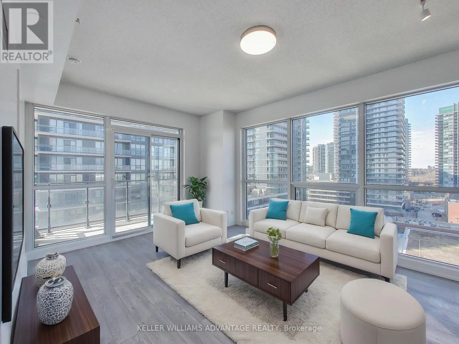 1104 - 2200 LAKE SHORE BOULEVARD W