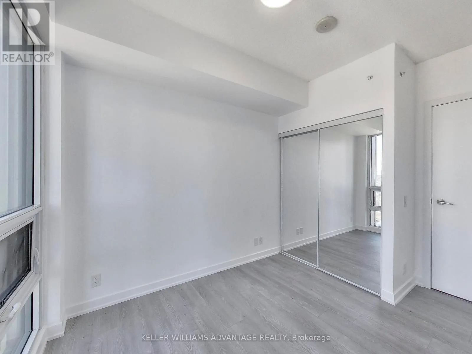 1104 - 2200 LAKE SHORE BOULEVARD W