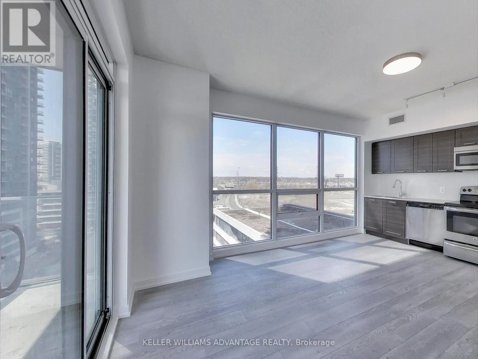 1104 - 2200 LAKE SHORE BOULEVARD W
