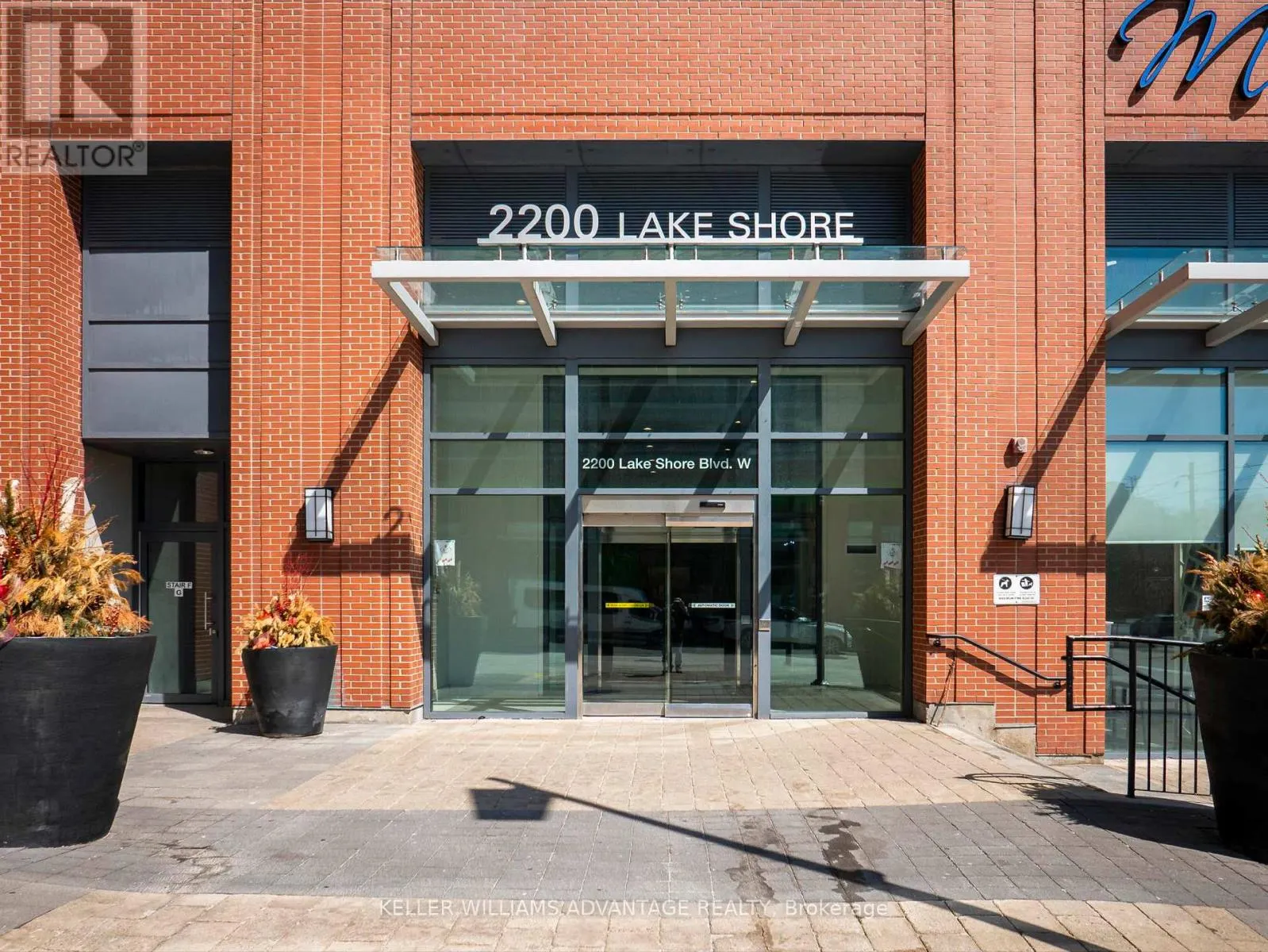 1104 - 2200 LAKE SHORE BOULEVARD W