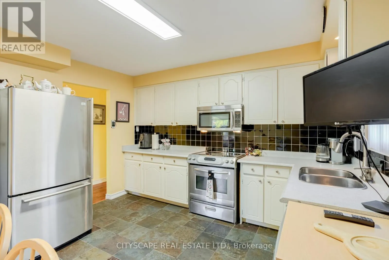22 JADE CRESCENT