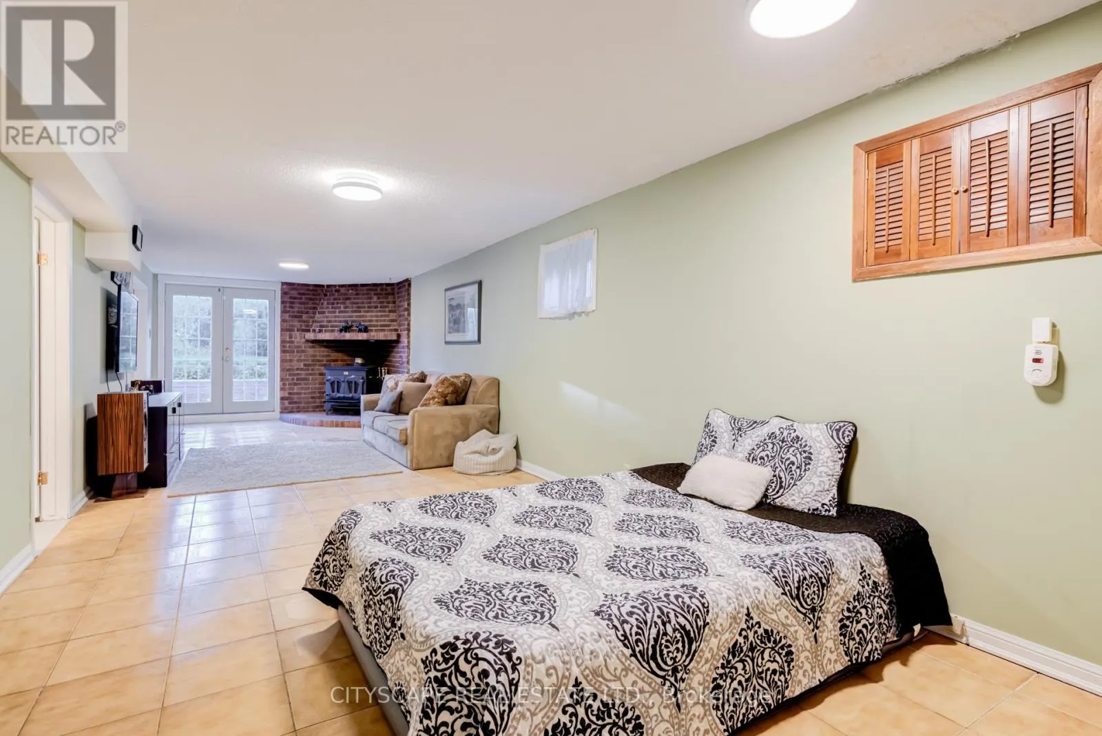 22 JADE CRESCENT