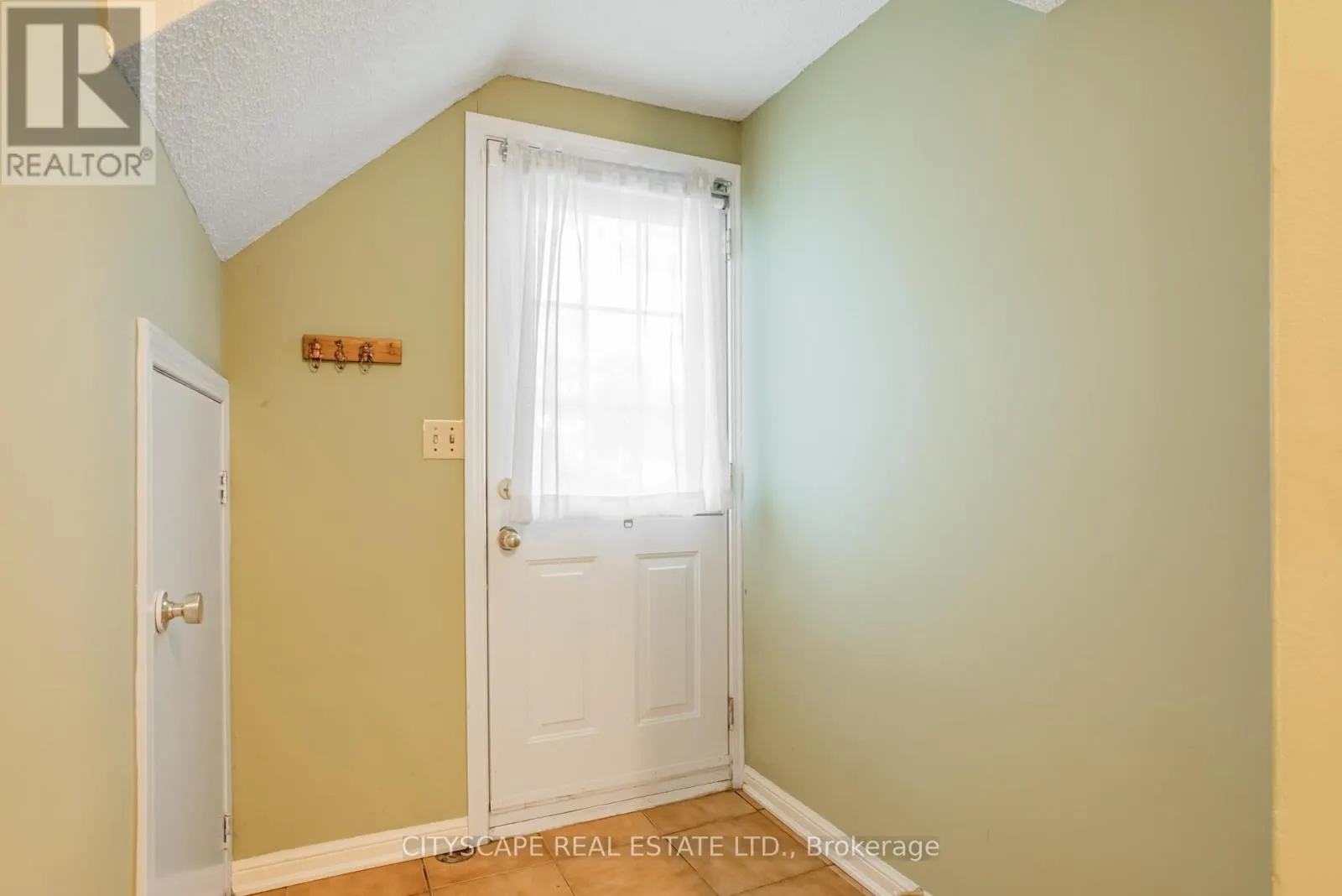 22 JADE CRESCENT