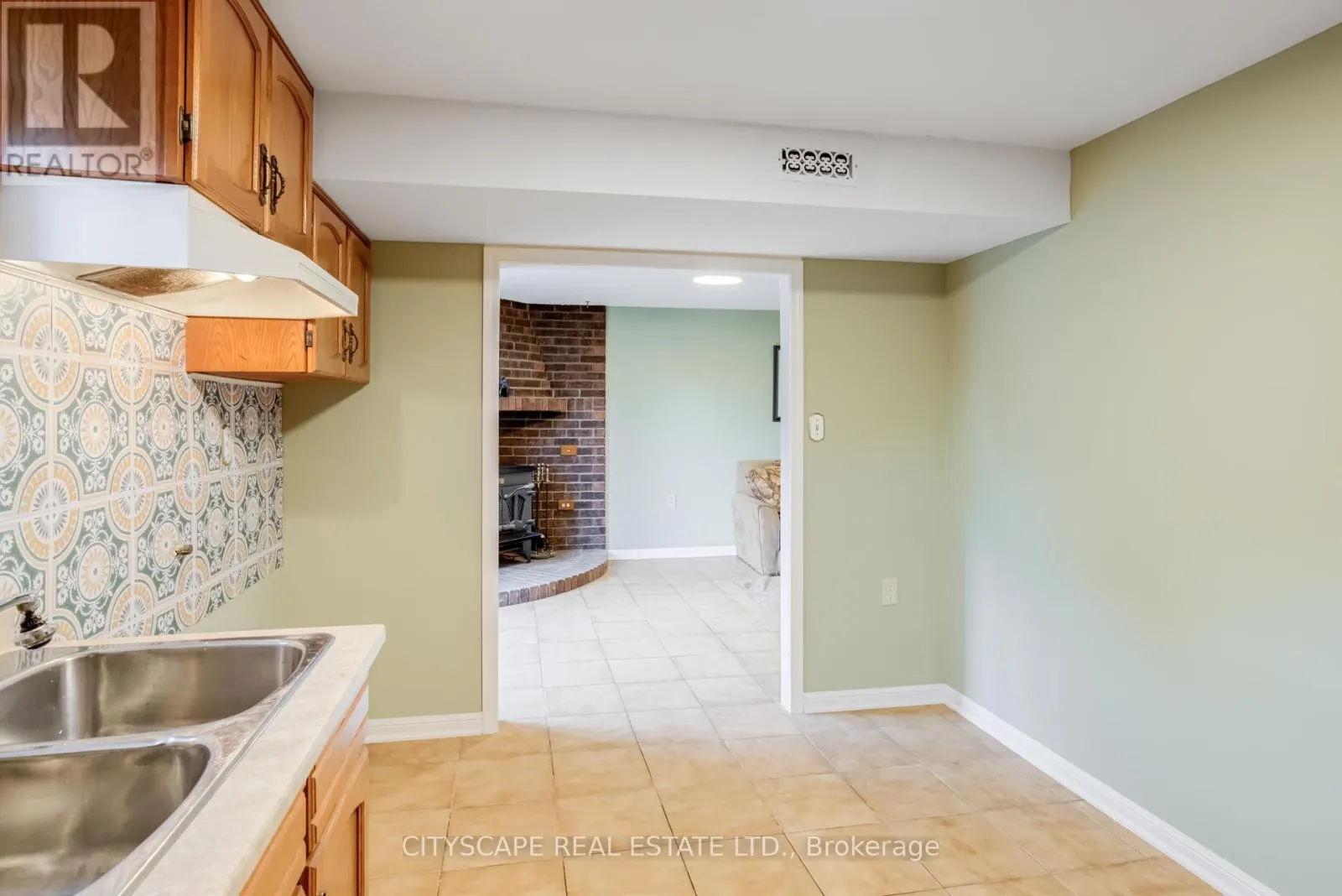 22 JADE CRESCENT