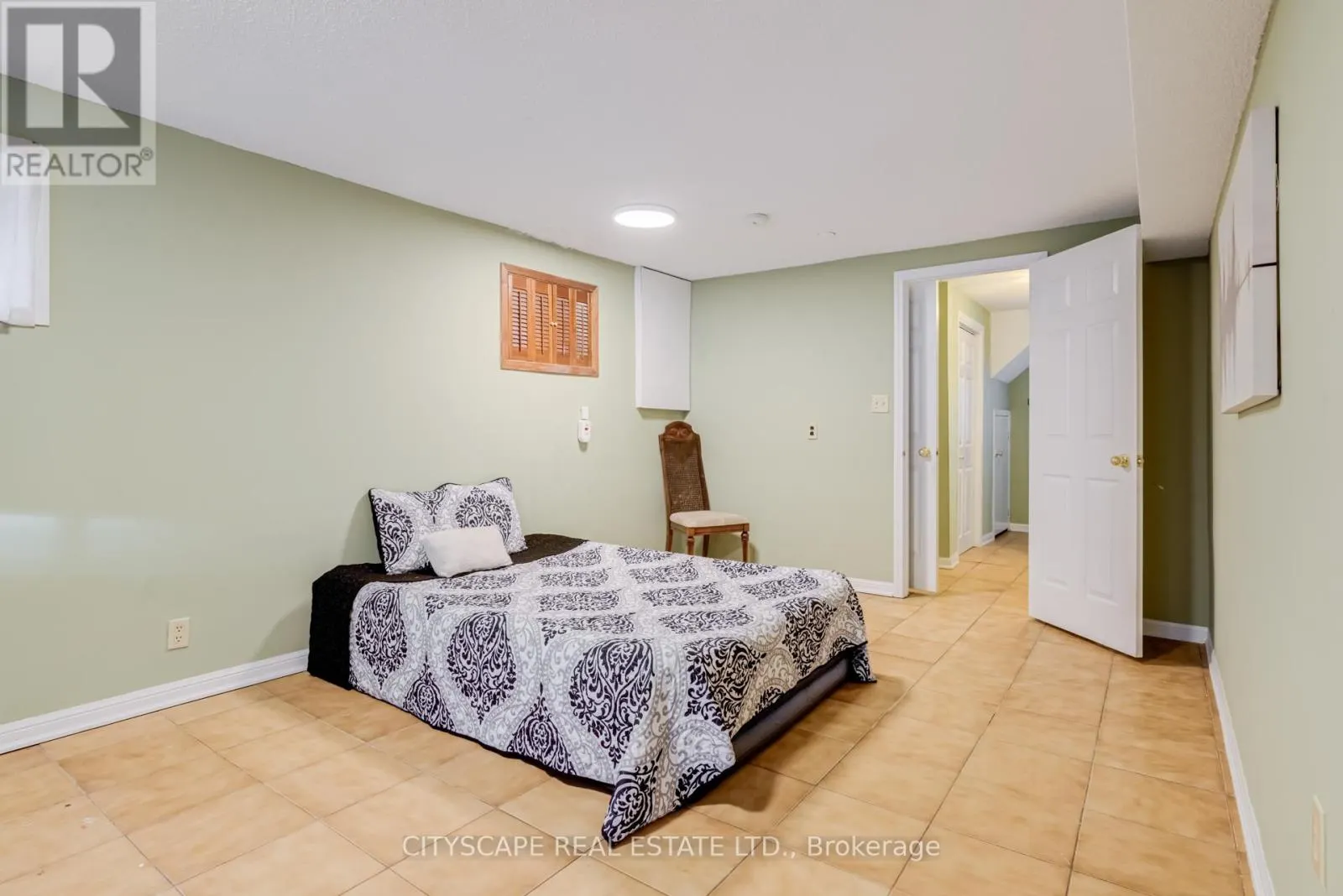 22 JADE CRESCENT