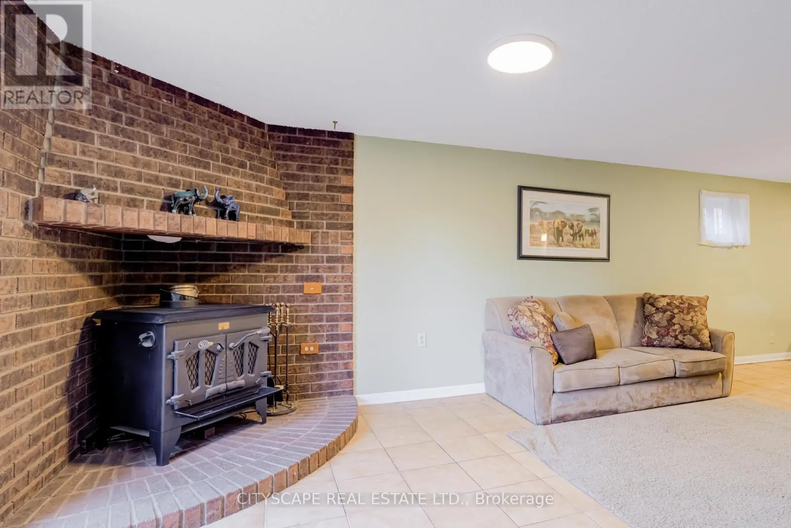 22 JADE CRESCENT