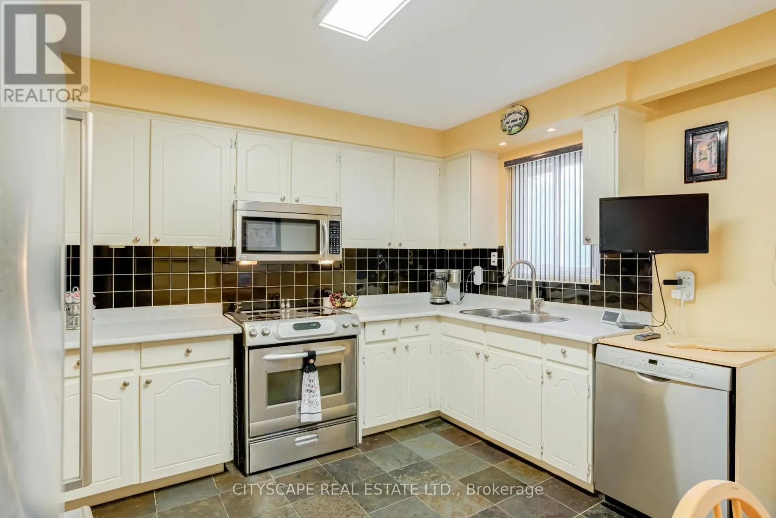 22 JADE CRESCENT