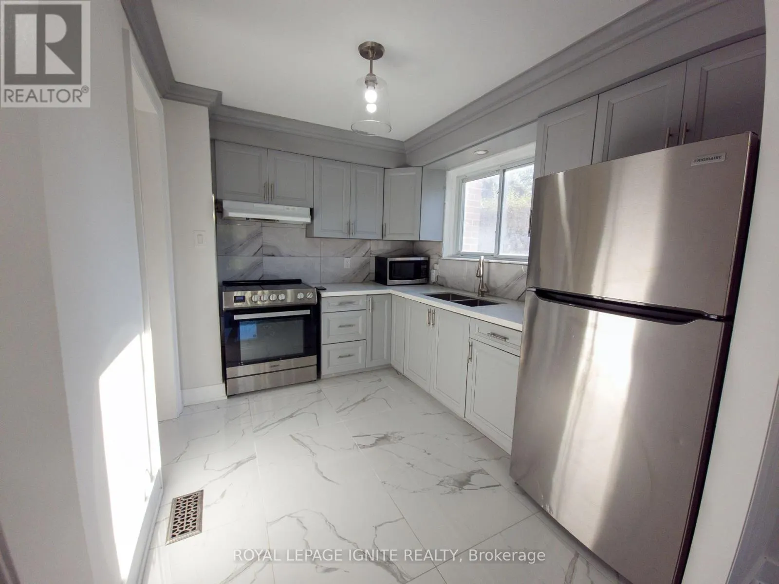 32 - 23 TEALHAM DRIVE