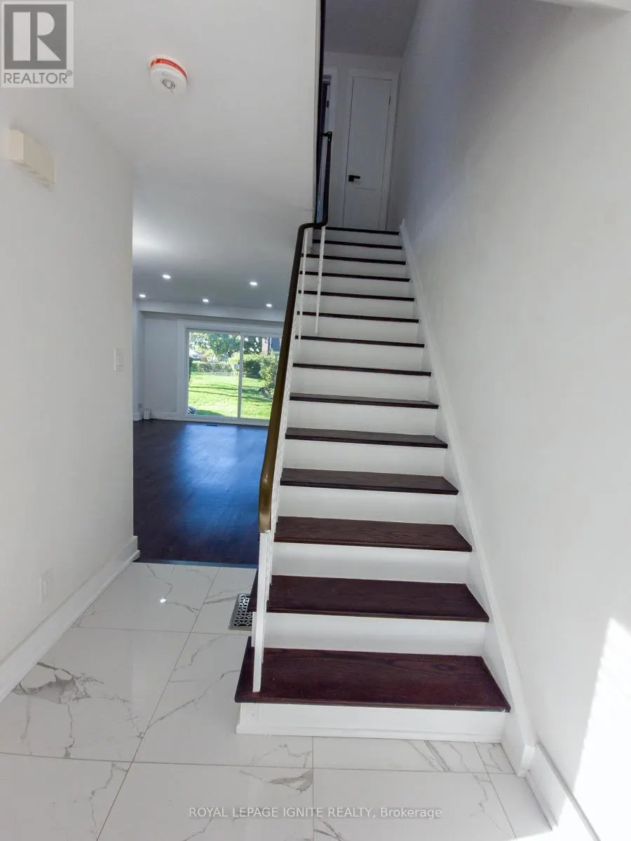 32 - 23 TEALHAM DRIVE